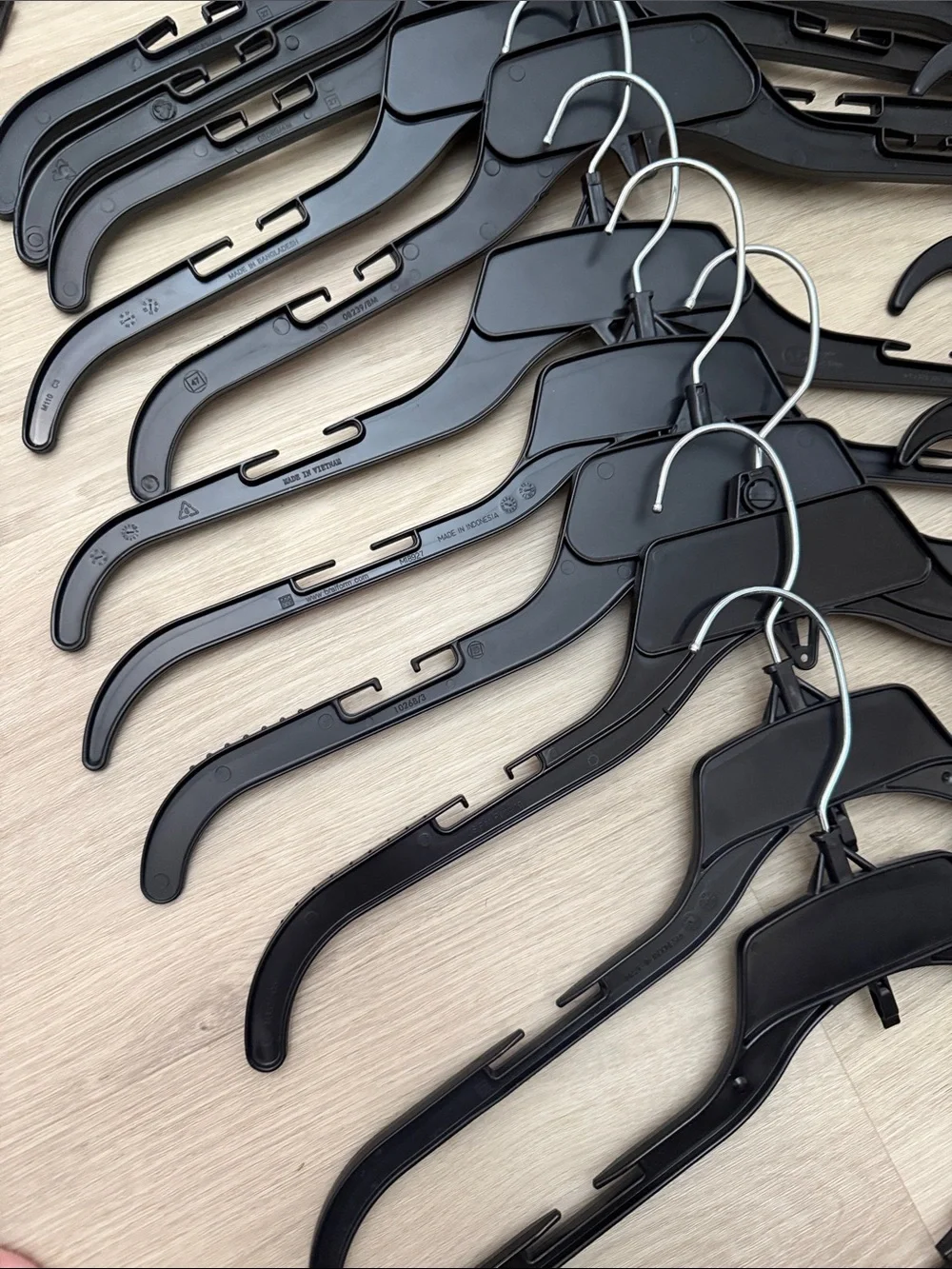 24 Lot of Black Plastic Clothing Hangers - Multipack